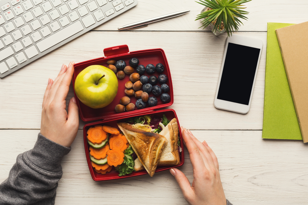 How To Eat Healthy In College: 6 Awesome Tips